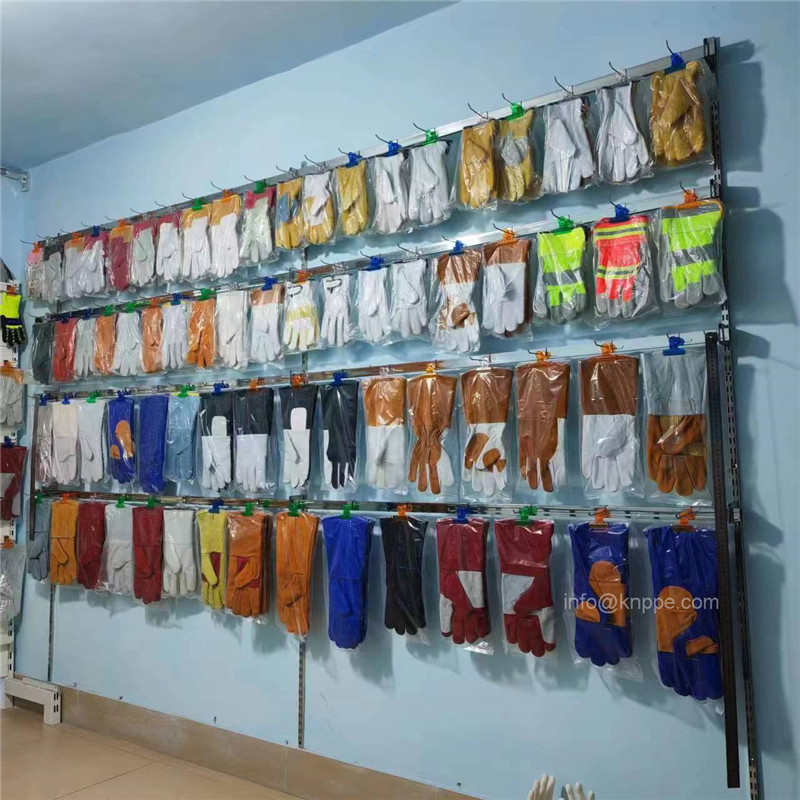 welder gloves showroom display03