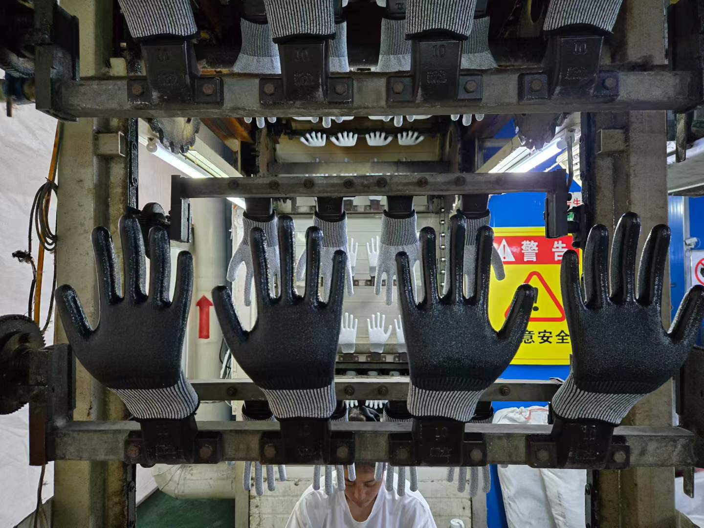 13g HPPE nitrile coated gloves